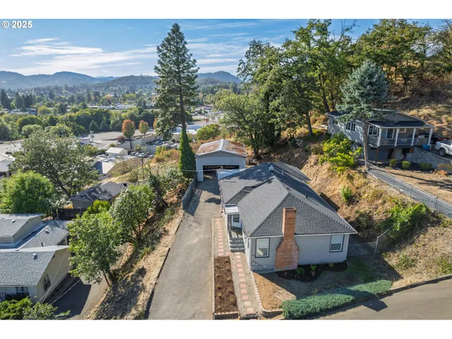 $389,000 | 1830 Northwest Goetz Street, Roseburg, OR 97471