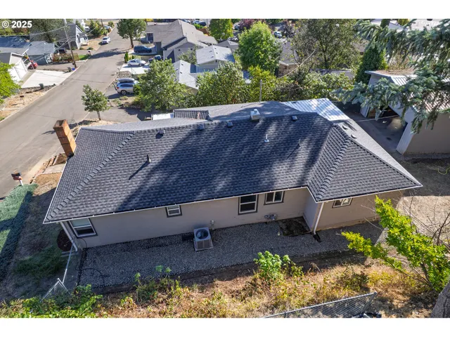 $389,000 | 1830 Northwest Goetz Street, Roseburg, OR 97471