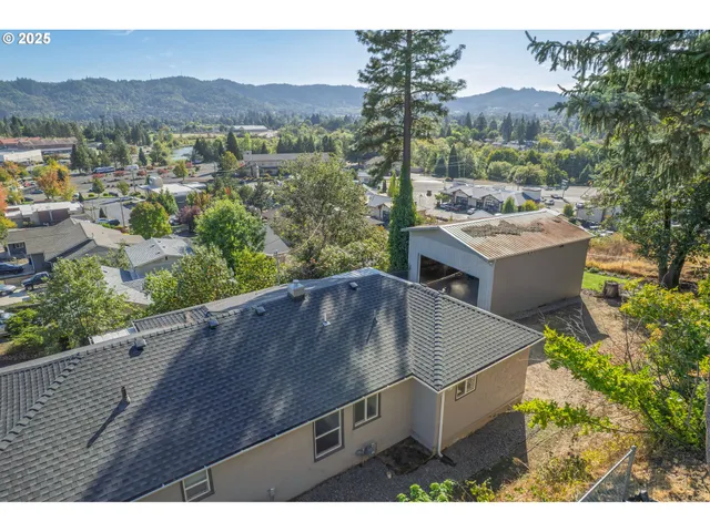 $389,000 | 1830 Northwest Goetz Street, Roseburg, OR 97471