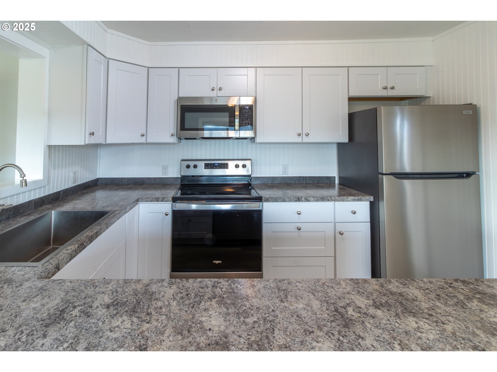 1830 Northwest Goetz Street Roseburg, OR 97471 - Photo 4 of 24