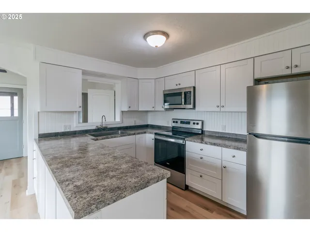 $389,000 | 1830 Northwest Goetz Street, Roseburg, OR 97471