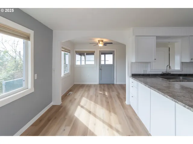 $389,000 | 1830 Northwest Goetz Street, Roseburg, OR 97471