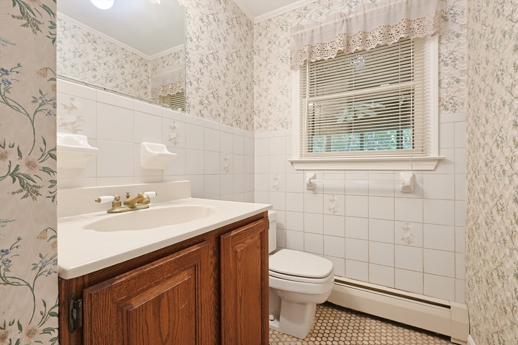 16 Blacksmith Road Cumberland, RI 02864 - Photo 19 of 36