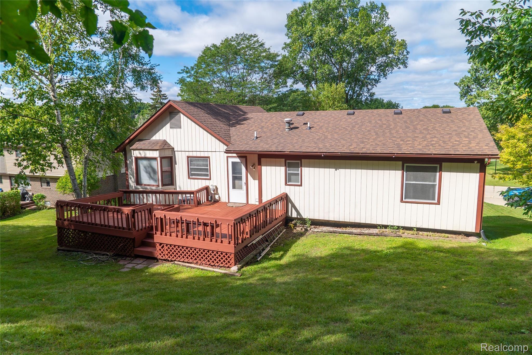 35875 Smithfield Road Farmington, MI 48335 - Photo 49 of 58 DSC05772.jpg
