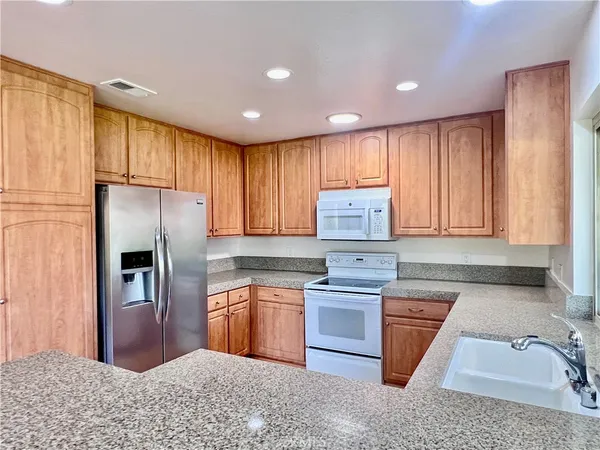 $3,900 | 32045 Via Canela, San Juan Capistrano, CA 92675