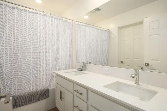 $585,000 | 1923 North Apricot Avenue, Fresno, CA 93727