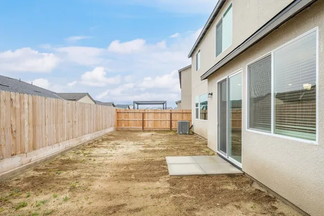 $585,000 | 1923 North Apricot Avenue, Fresno, CA 93727