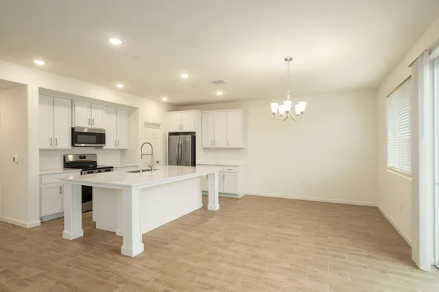 $585,000 | 1923 North Apricot Avenue, Fresno, CA 93727