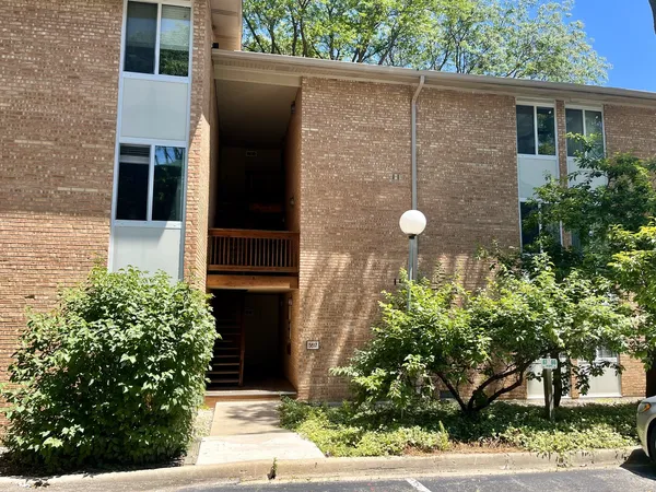 $1,750 | 5817 Oakwood Drive, Unit D, Lisle, IL 60532