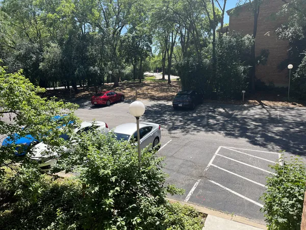 $1,750 | 5817 Oakwood Drive, Unit D, Lisle, IL 60532