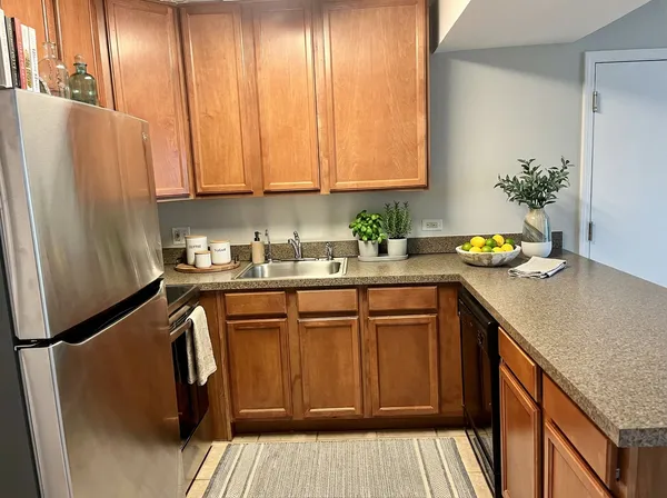 $1,750 | 5817 Oakwood Drive, Unit D, Lisle, IL 60532