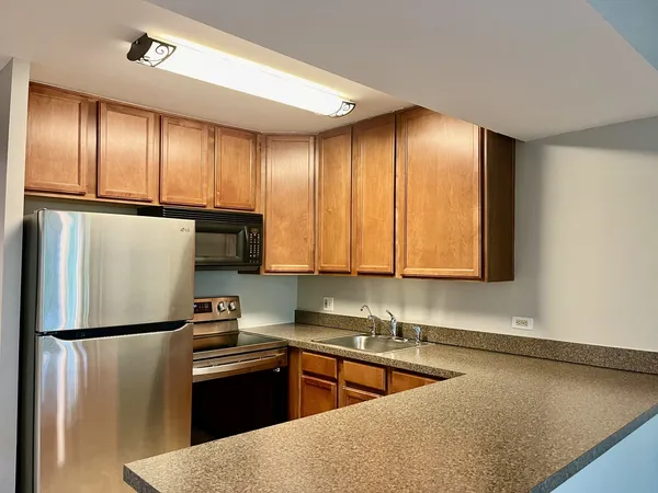 $1,750 | 5817 Oakwood Drive, Unit D, Lisle, IL 60532