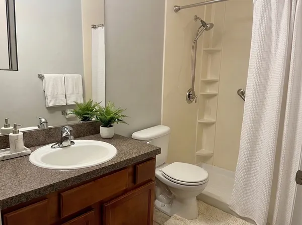 $1,750 | 5817 Oakwood Drive, Unit D, Lisle, IL 60532