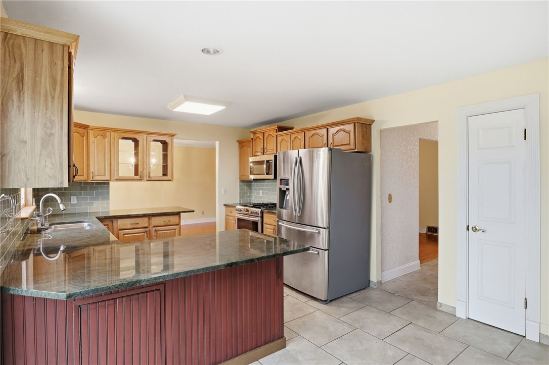 550 Manitou Beach Road Greece, NY 14468 - Photo 13 of 40