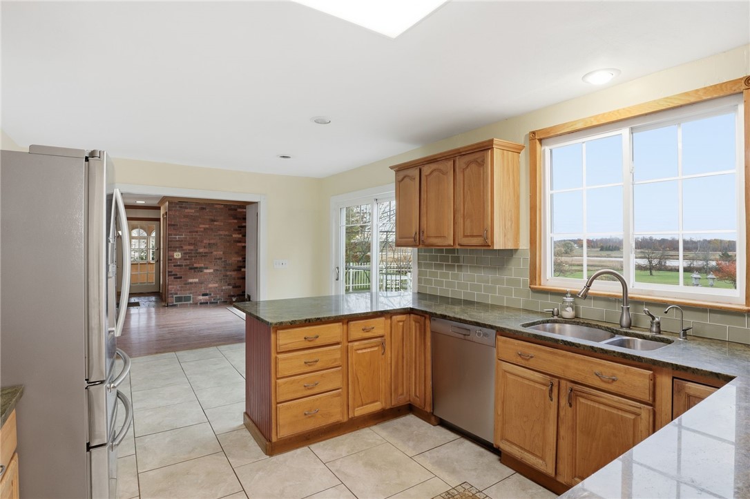 550 Manitou Beach Road Greece, NY 14468 - Photo 10 of 40