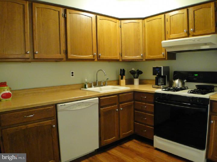 3589 Dows Road Philadelphia, PA 19154 - Photo 13 of 25 Kitchen