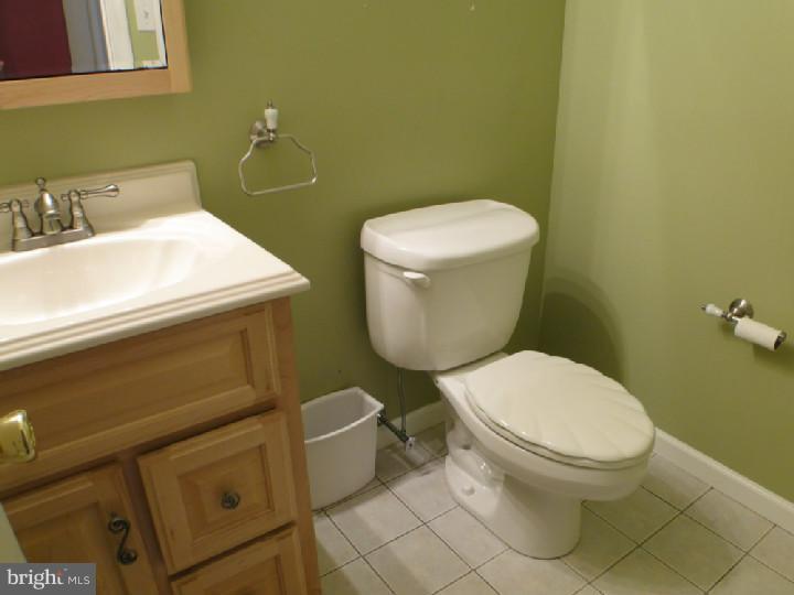 3589 Dows Road Philadelphia, PA 19154 - Photo 15 of 25 Bathroom