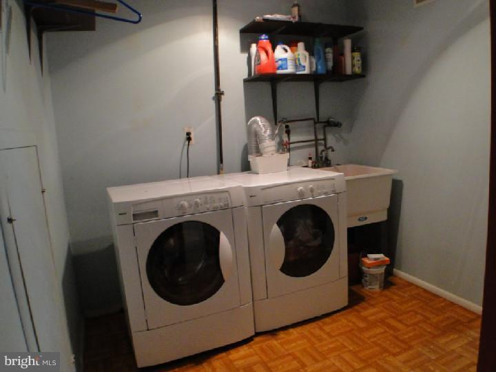 3589 Dows Road Philadelphia, PA 19154 - Photo 22 of 25 Laundry Room