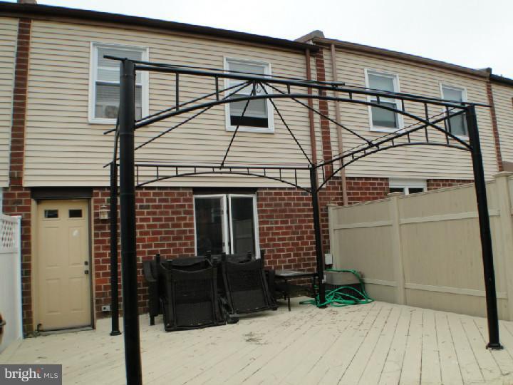 3589 Dows Road Philadelphia, PA 19154 - Photo 24 of 25 Exterior Back