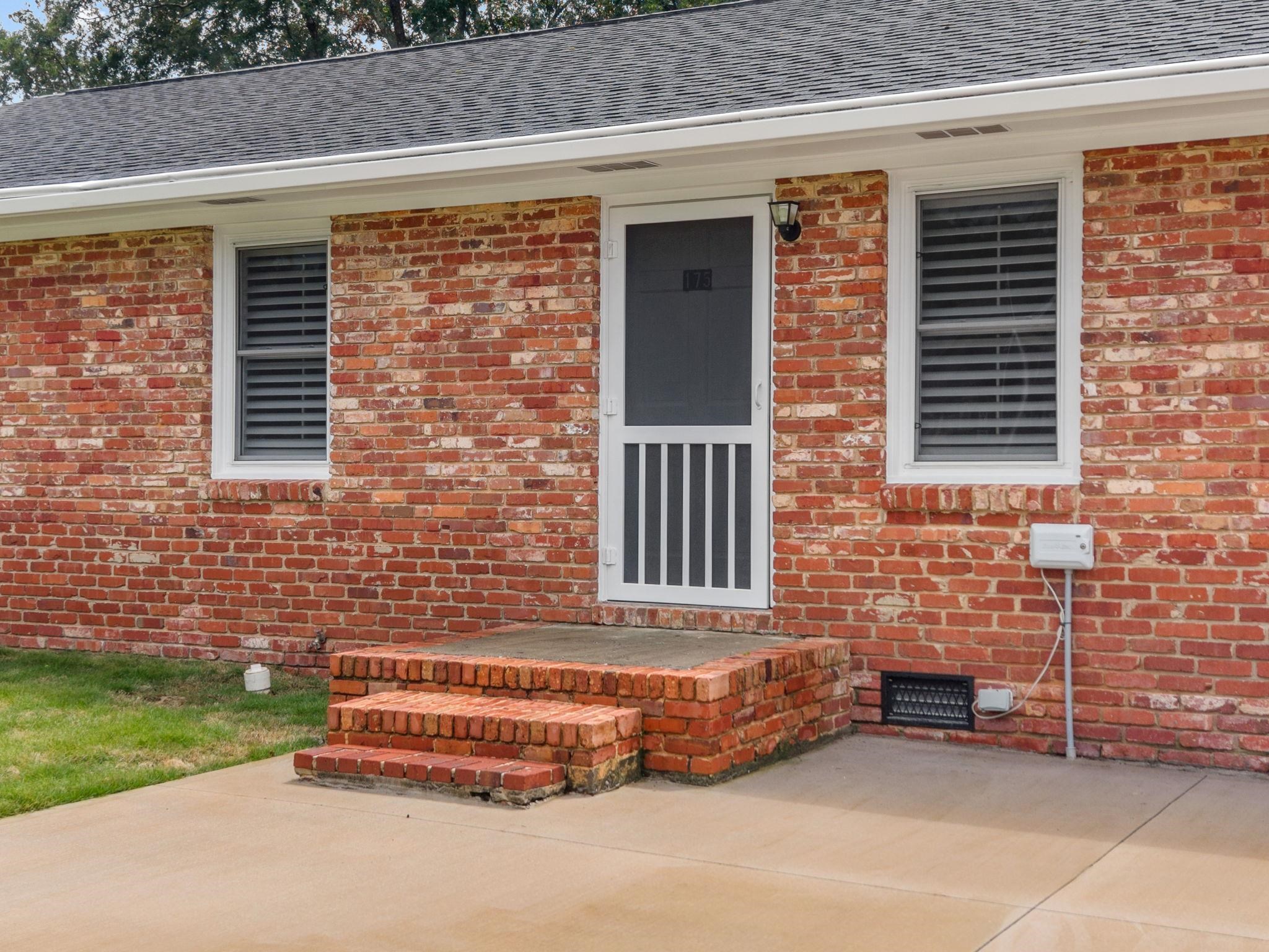 175 Foster Street Cowpens, SC 29330 - Photo 4 of 37