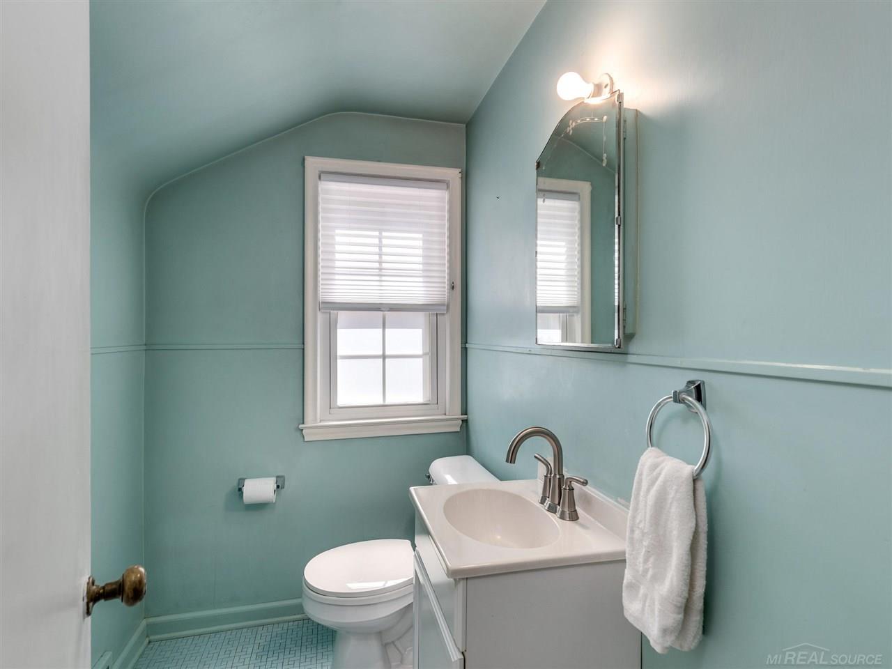 262 Ridgemont Road Grosse Pointe, MI 48236 - Photo 11 of 25 31391494-11.JPG