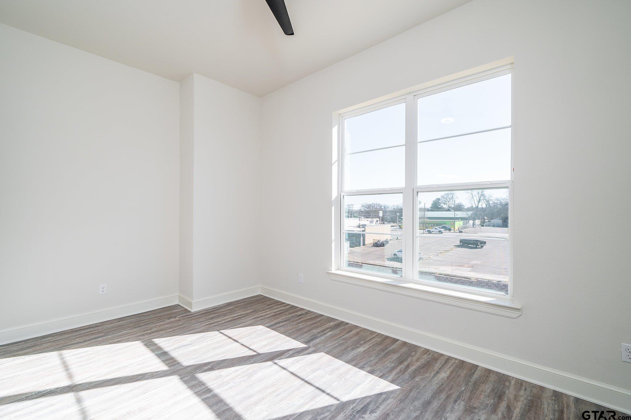 544 West Erwin Street Tyler, TX 75702 - Photo 2 of 23