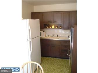 12701 Cabell Road Philadelphia, PA 19154 - Photo 6 of 12 Kitchen