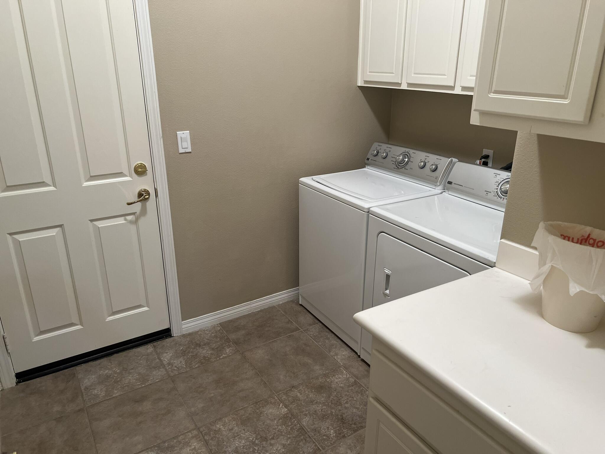 59 Shoreline Drive Rancho Mirage, CA 92270 - Photo 38 of 56 a utility room with dryer and washer