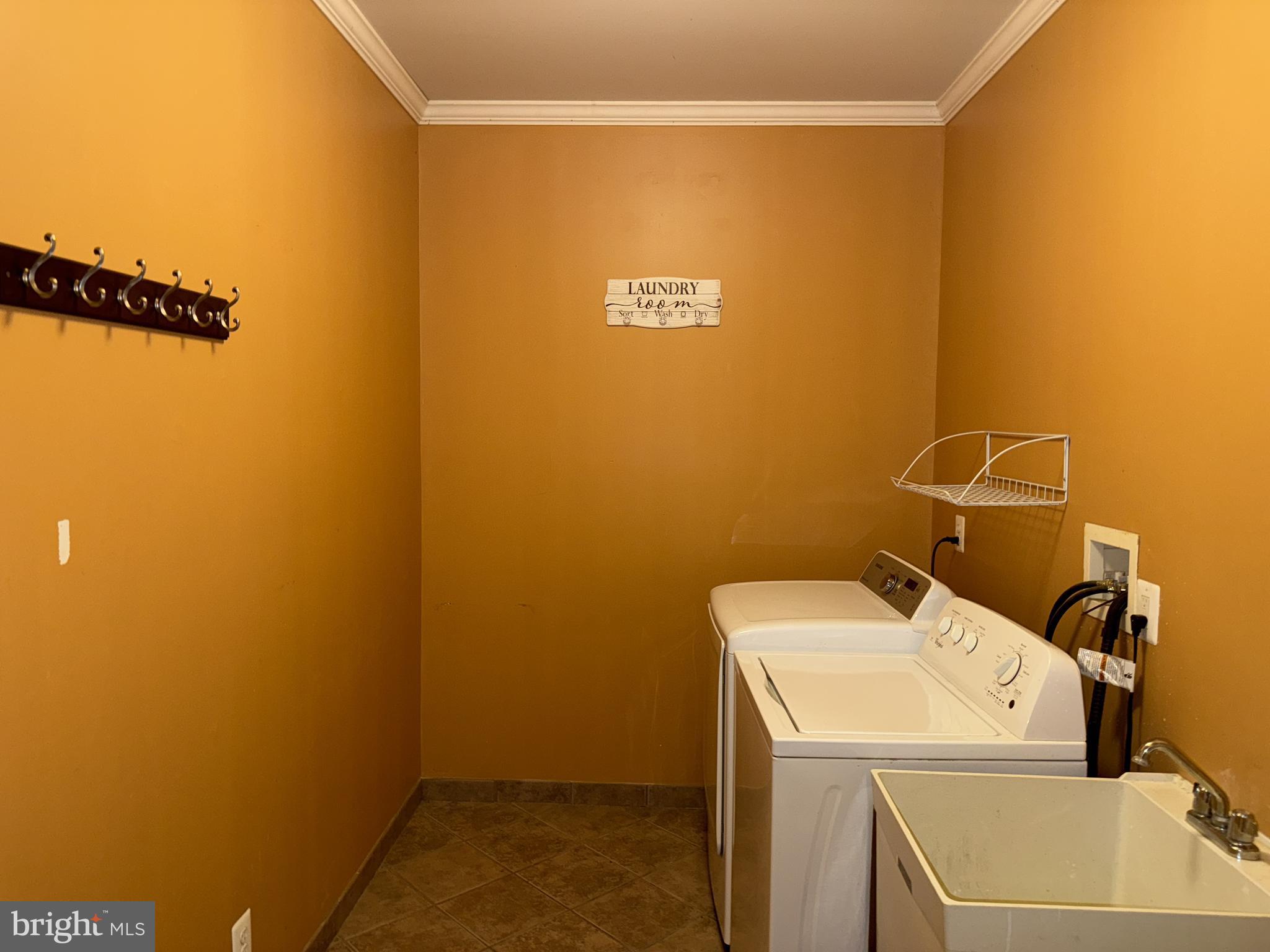 135 Juniper Lane Swedesboro, NJ 08085 - Photo 17 of 40 a utility room with dryer and washer