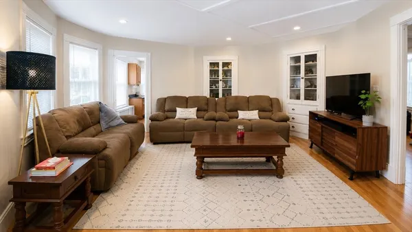 $2,900 | 43 Lowell Street, Unit 1, Waltham, MA 02453