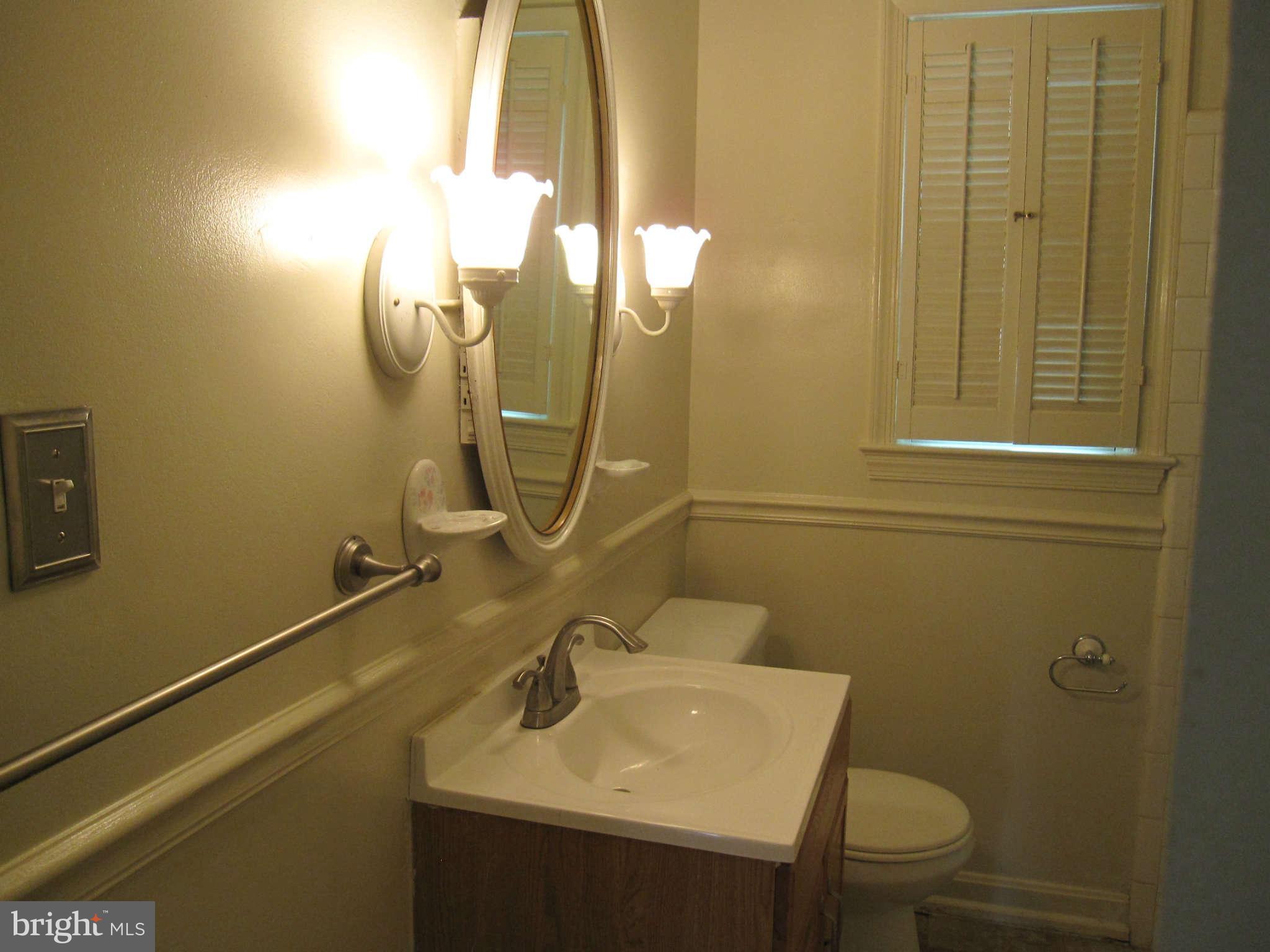 301 East Braddock Road Alexandria, VA 22301 - Photo 3 of 9 Bath