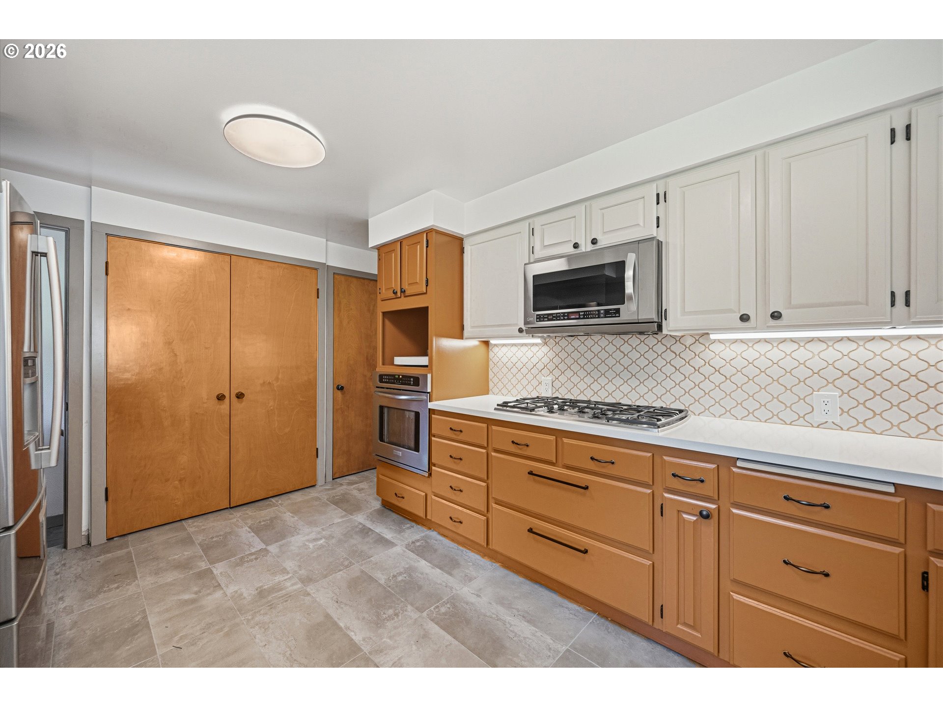12802 Southeast Knapp Street Portland, OR 97236 - Photo 19 of 48 a kitchen with granite countertop a stove top oven a sink and dishwasher