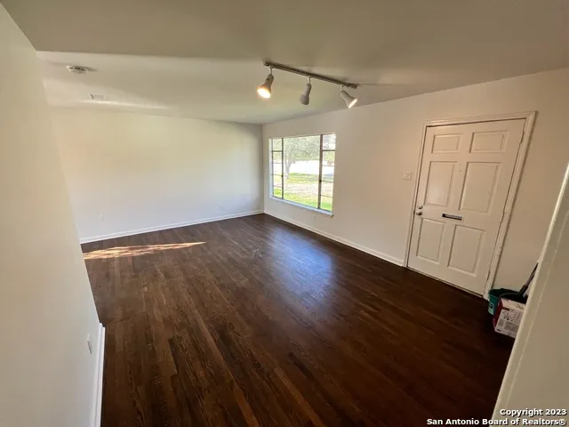 $2,100 | 370 East Sunset Road, San Antonio, TX 78209