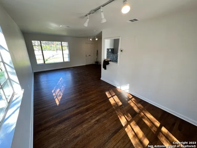 $2,100 | 370 East Sunset Road, San Antonio, TX 78209