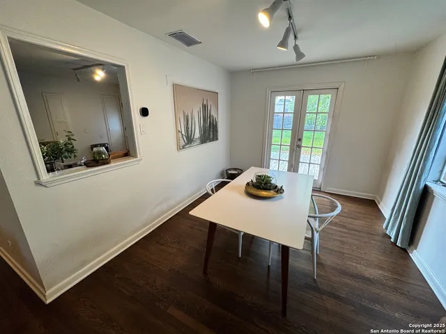 $2,100 | 370 East Sunset Road, San Antonio, TX 78209