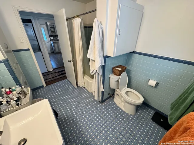 $2,100 | 370 East Sunset Road, San Antonio, TX 78209