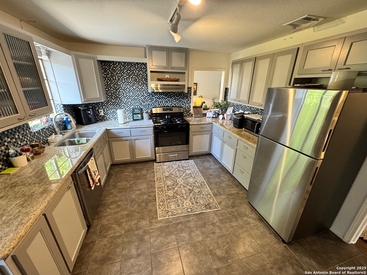 370 East Sunset Road San Antonio, TX 78209 - Photo 8 of 21