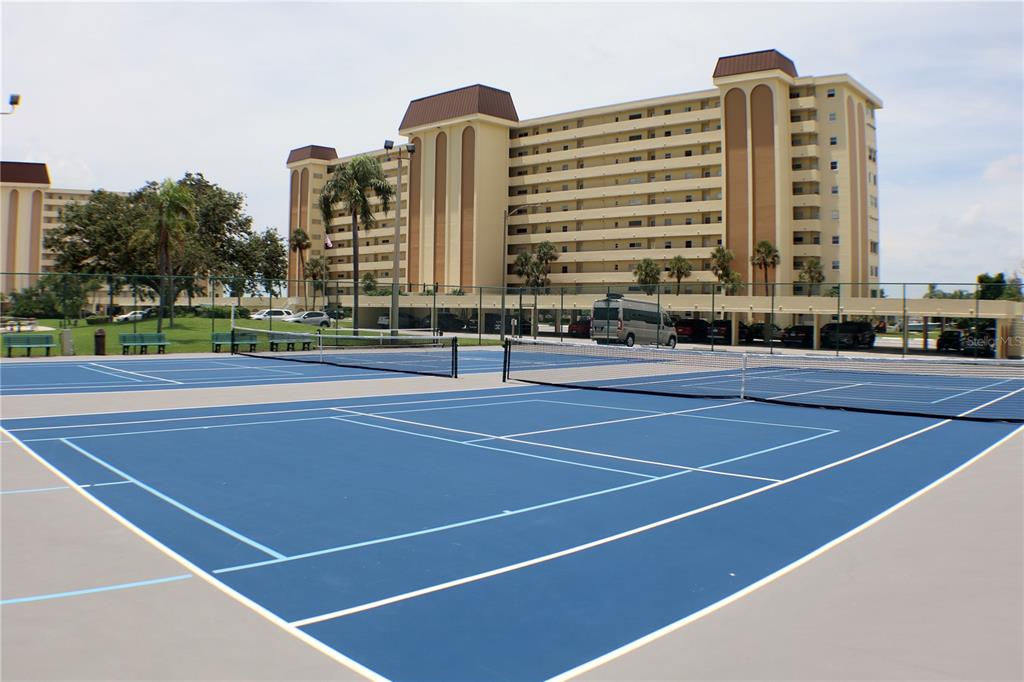 4775 Cove Circle, Unit 403 St. Petersburg, FL 33708 - Photo 34 of 42 a view of a tennis court