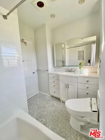 $4,700 | West 83rd Street, Los Angeles, CA 90045