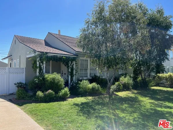 $4,700 | West 83rd Street, Los Angeles, CA 90045