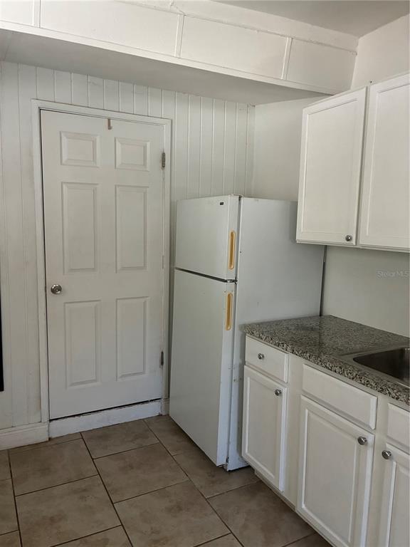 1500 Daroca Drive Deltona, FL 32725 - Photo 19 of 22 a kitchen with cabinets and white appliances