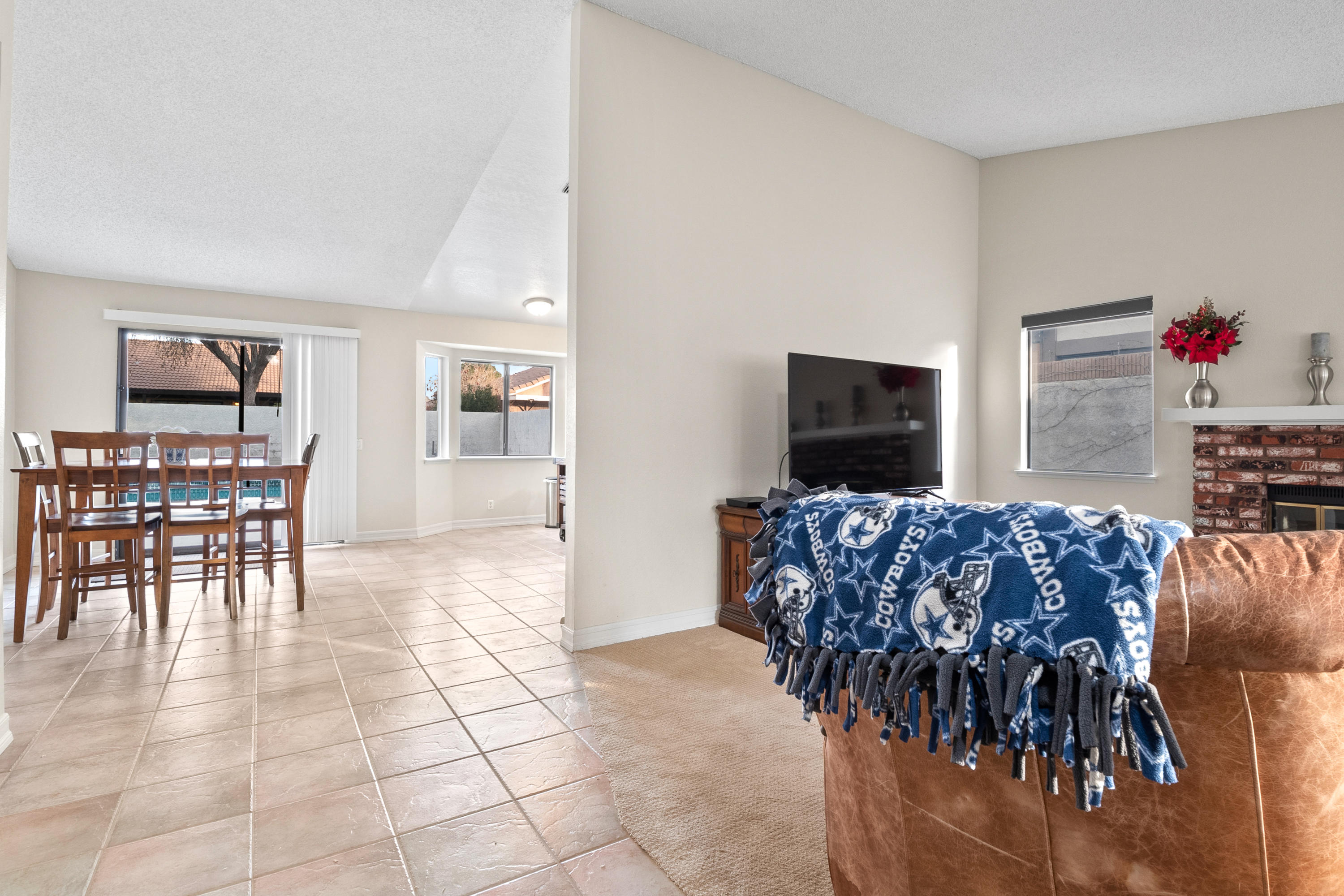 44026 Ruthron Avenue Lancaster, CA 93536 - Photo 3 of 25 Ruthron Interior-1