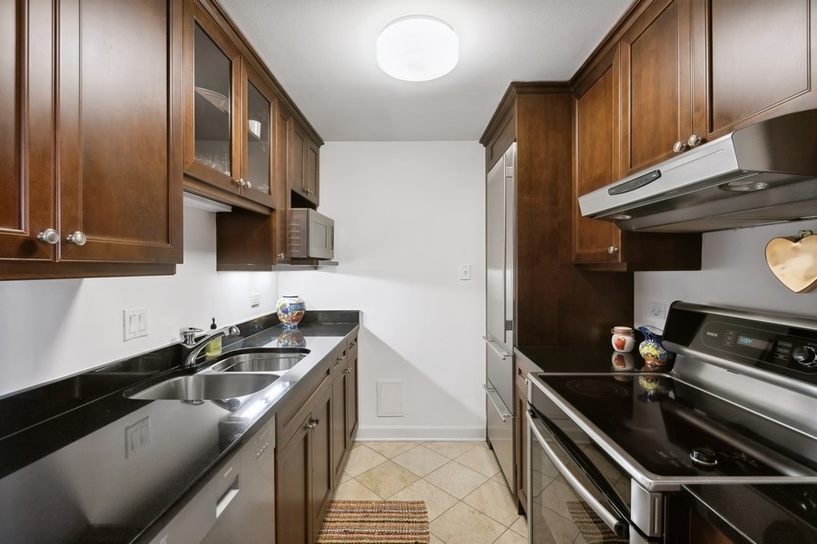1625 Sheridan Road, Unit 301 Wilmette, IL 60091 - Photo 8 of 19 Gallery Image 8