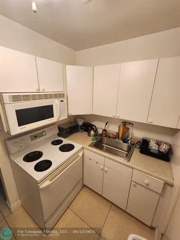 $1,490 | 1801 Northeast 62nd Street, Unit 105, Fort Lauderdale, FL 33308