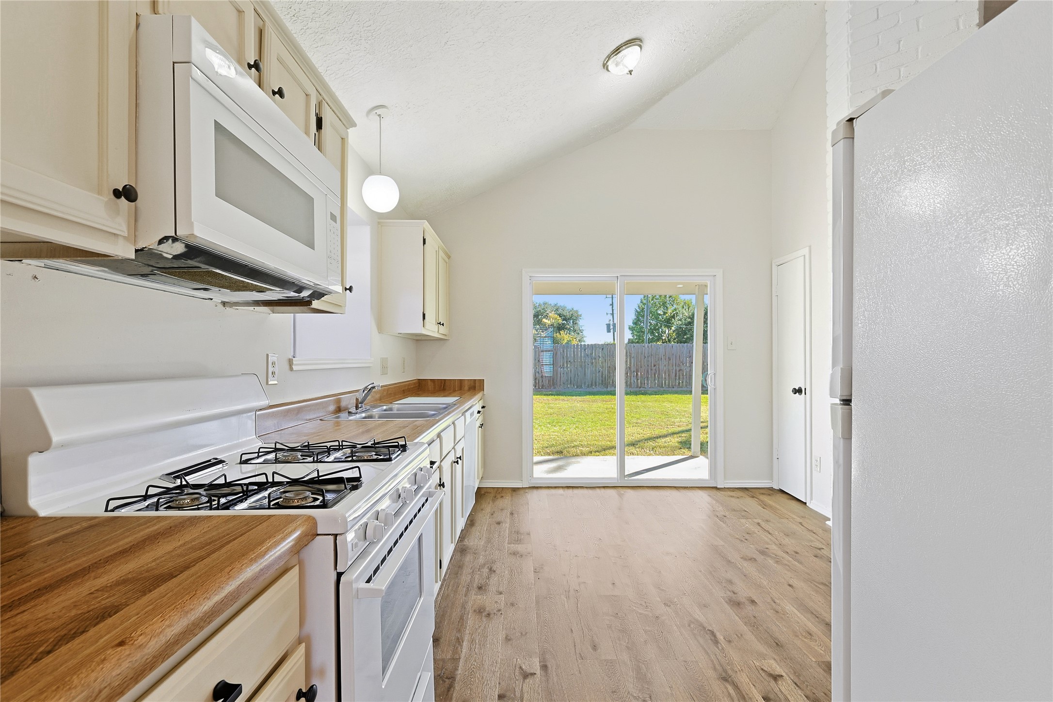 19006 Keyturn Lane Humble, TX 77346 - Photo 7 of 21 a kitchen with a stove a sink and a microwave
