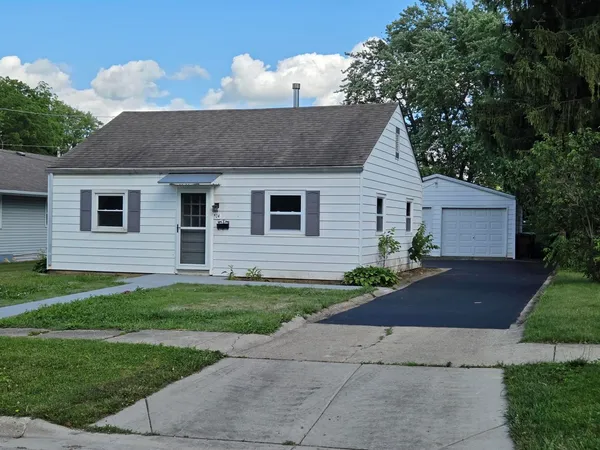 $214,900 | 524 Amsterdam Street, Woodstock, IL 60098