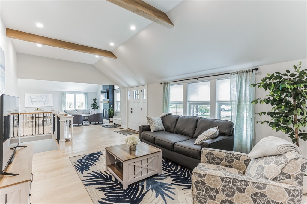 194 Hinckley Road Barnstable, MA 02601 - Photo 11 of 32