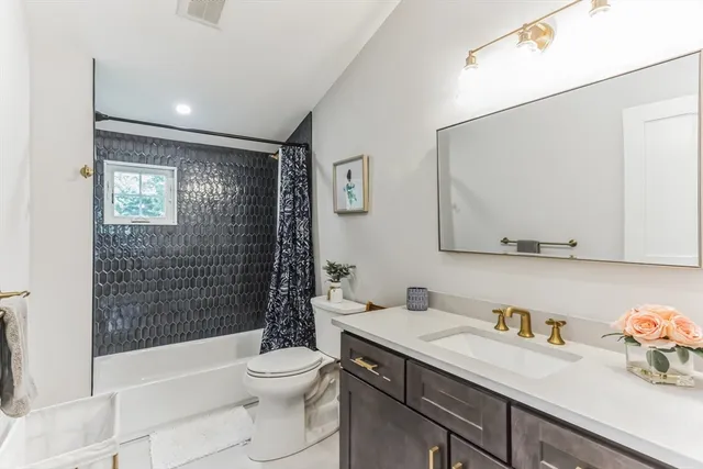 $799,900 | 194 Hinckley Road, Hyannis, MA 02601