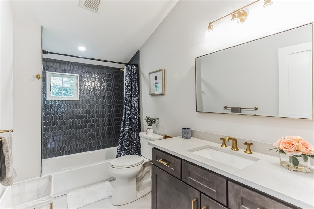 194 Hinckley Road Barnstable, MA 02601 - Photo 20 of 32