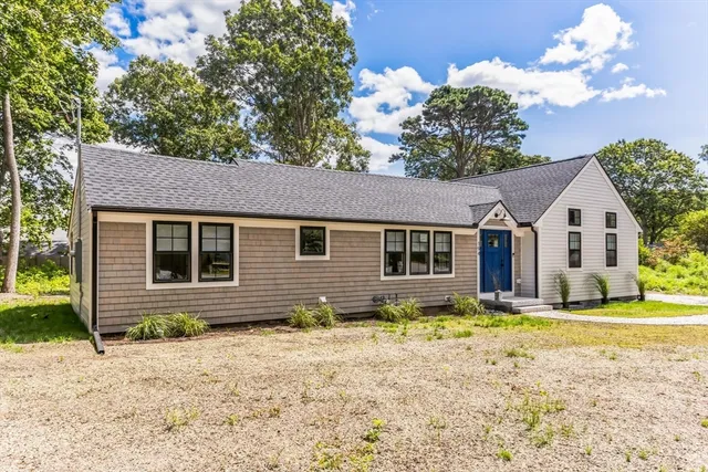 $799,900 | 194 Hinckley Road, Hyannis, MA 02601